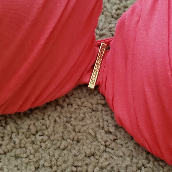 Victoria's Secret Bikini - Picture 3 of 5